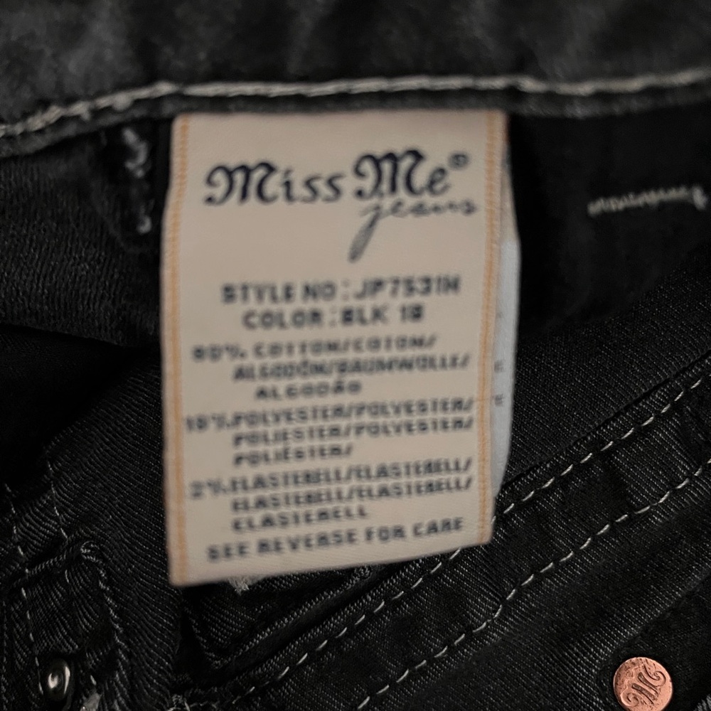Miss Me Black Jean Shorts with Flag Design - Picture 4 of 4